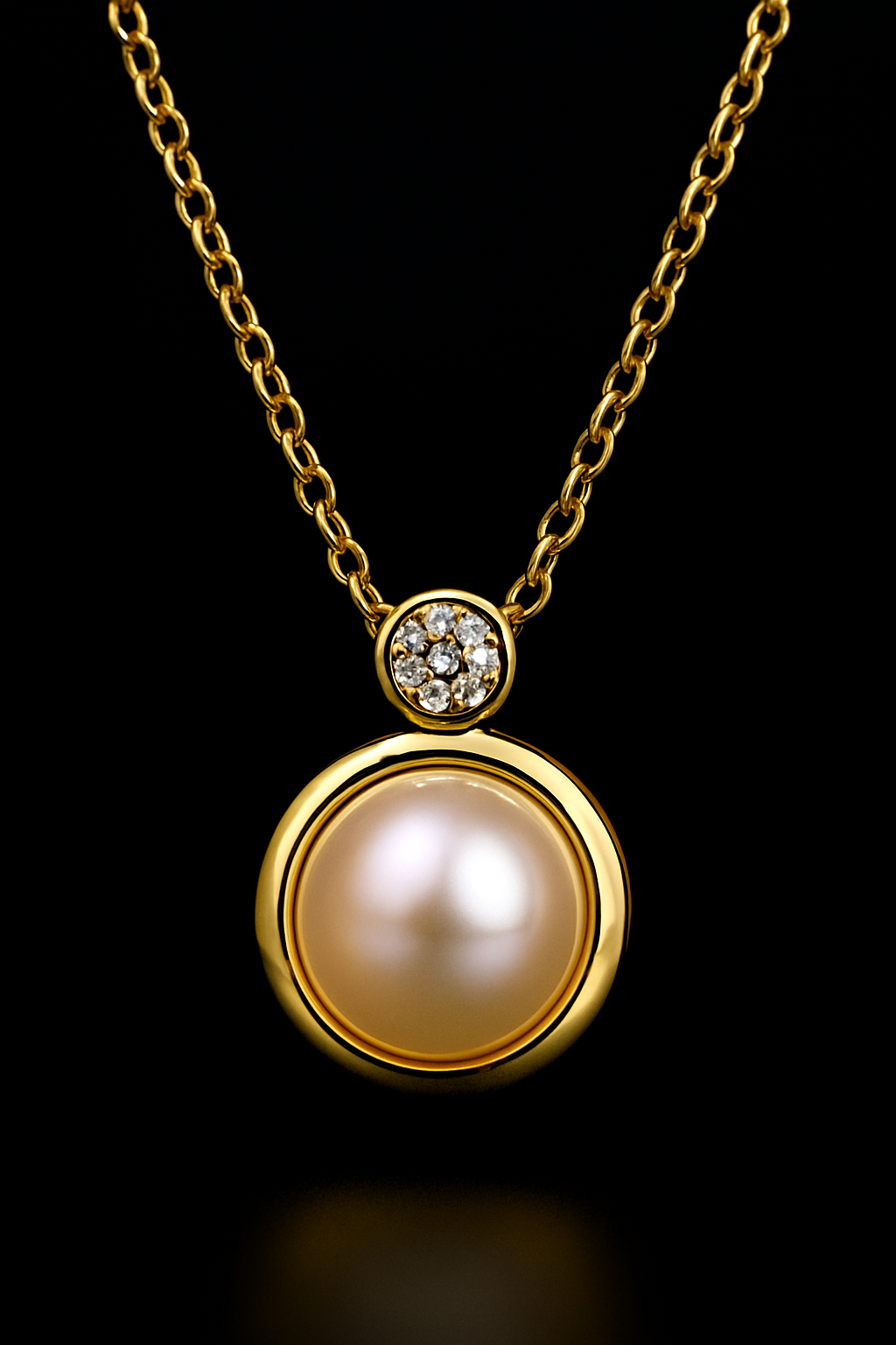 Elegant Gold Pearl Pendant Necklace with Crystal Accent